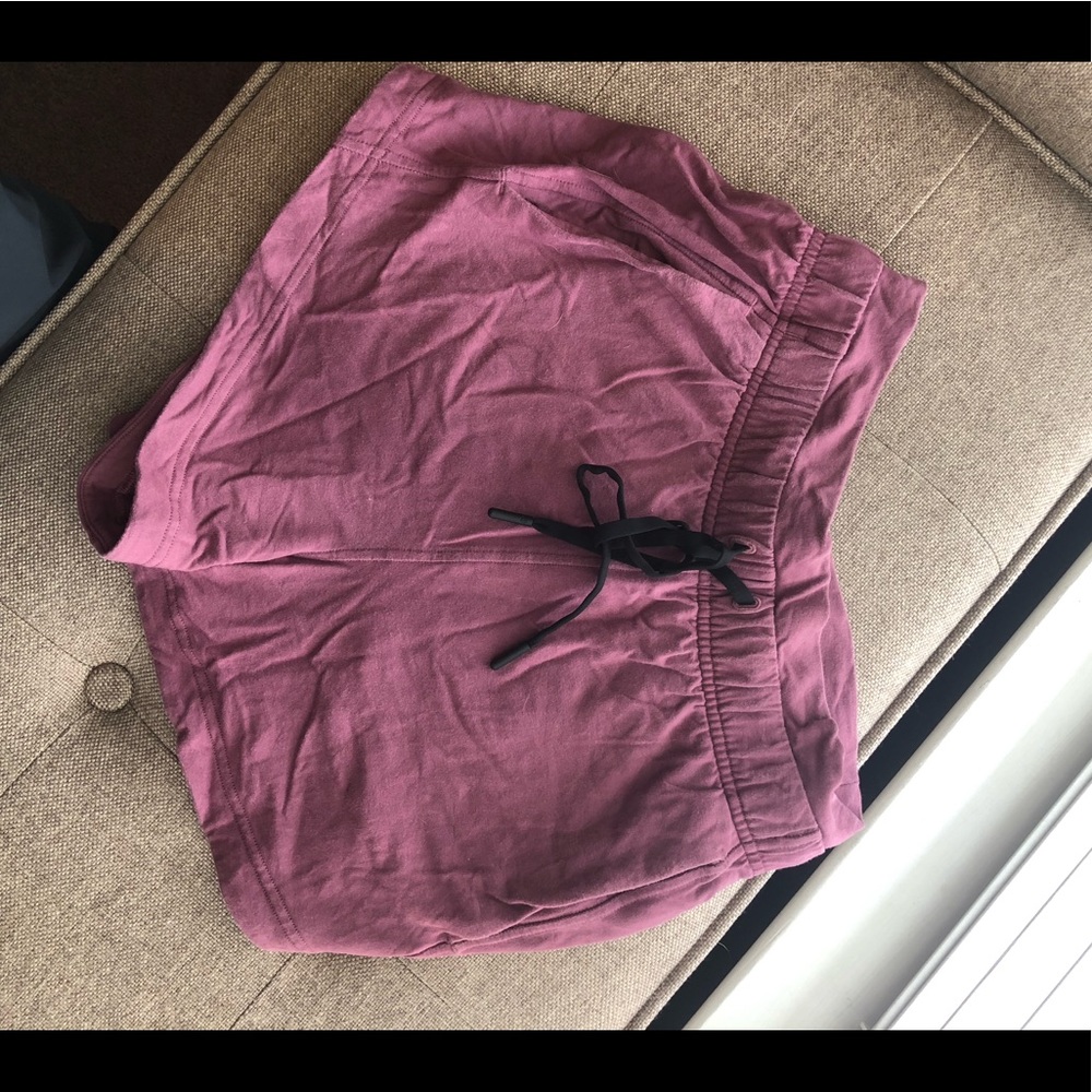 lululemon inner glow short 3” size 4 (S)